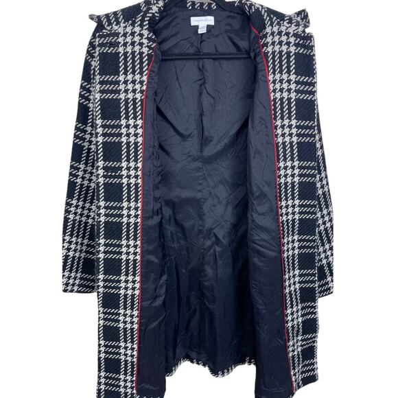 Women's Charter Club Black and White Tweed Button Up Coat Size 10 - Picture 3 of 4